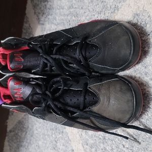 Well worn Jordan raptor 7 size 9
